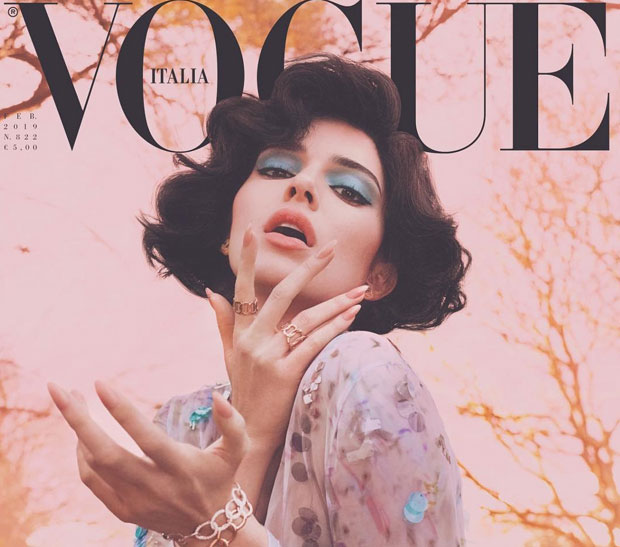 Секси Кендал као кућна помоћница